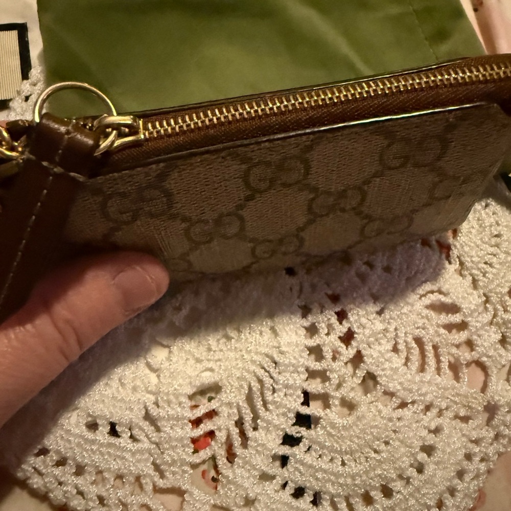 Gucci Key Ring With Iconic Gg Pattern. - image 4